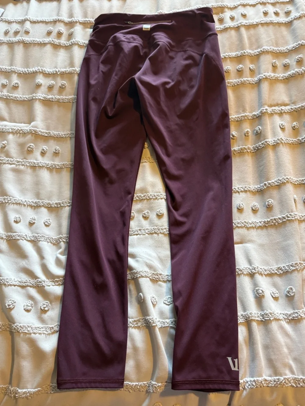 Vuori Athletic Leggings with Subtle Logo - Picture 3 of 5
